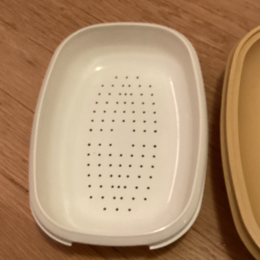 Tupperware Gold Food Storage Container - Picture 4 of 9
